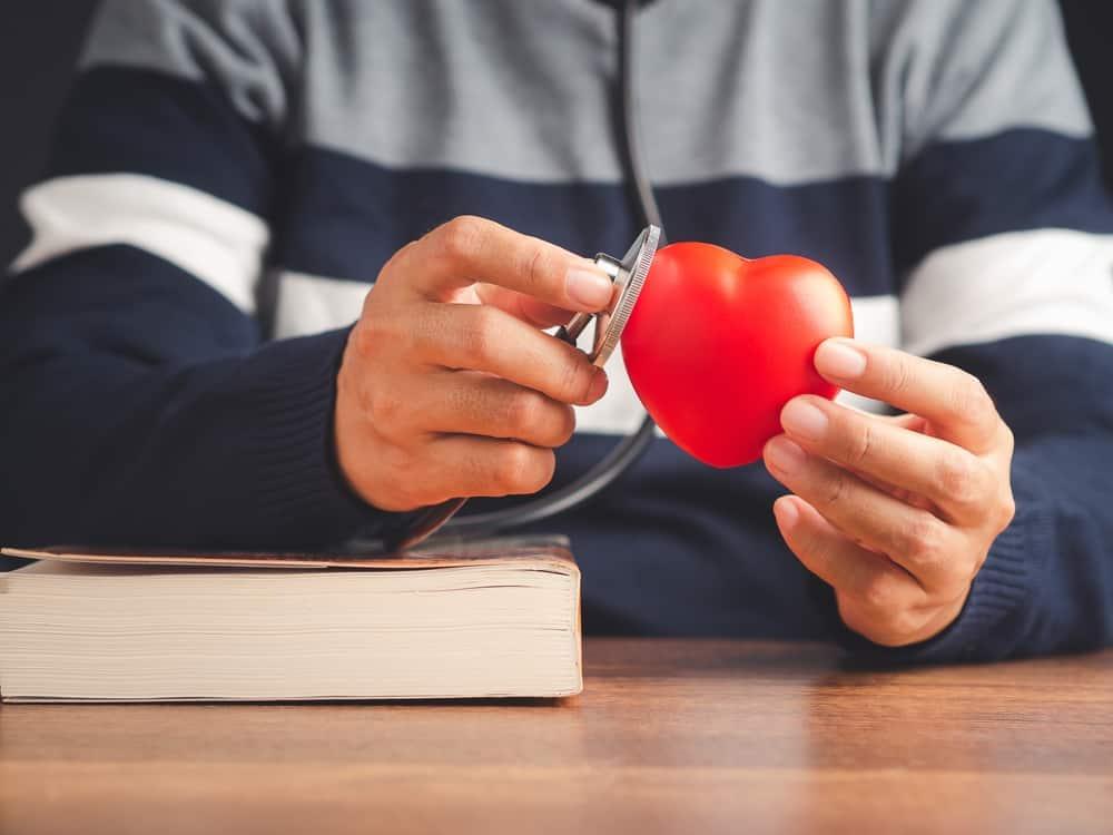 Cách chăm sóc người bị bệnh tim khi trời trở lạnh