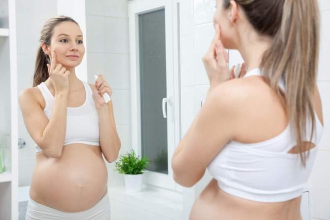 Mang bầu có được bôi thuốc ngoài da không? Lời khuyên mẹ cần biết