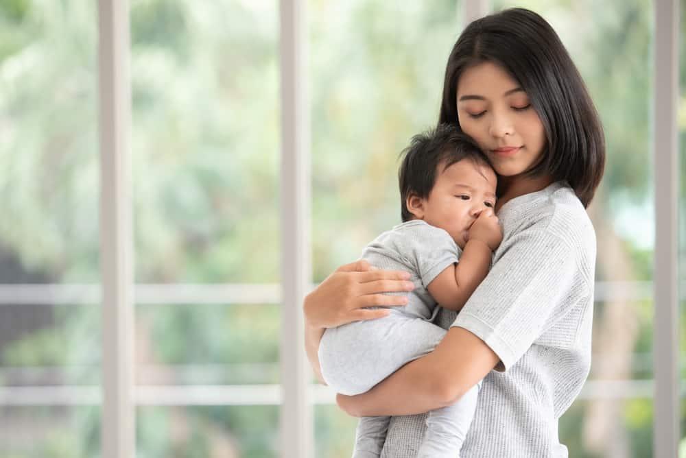 Mẹ bị tiêu chảy có cho con bú không? Cách điều trị thế nào?