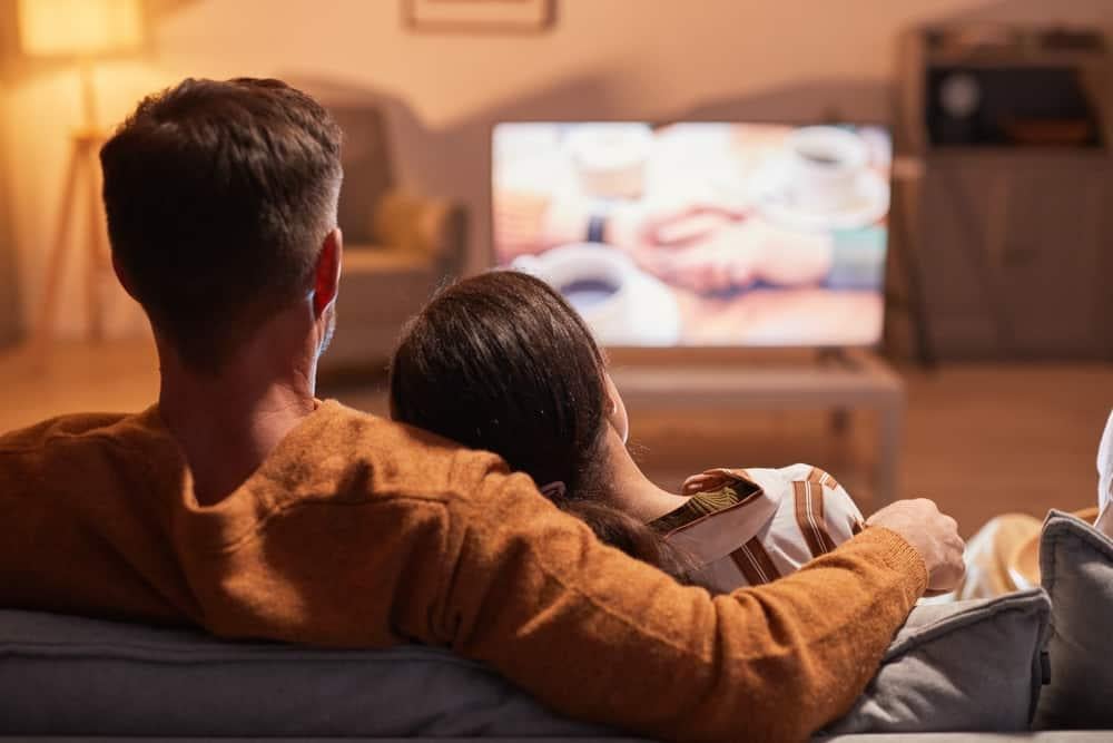 Netflix and Chill là gì? Rủi ro và bí quyết để netflix and chill an toàn