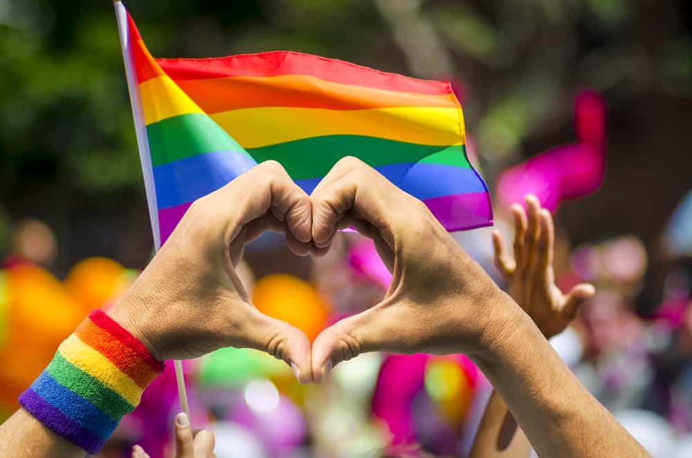 Lá cờ cầu vồng Rainbow flag là gì? Ý nghĩa 10 lá cờ cộng đồng LGBTQ+