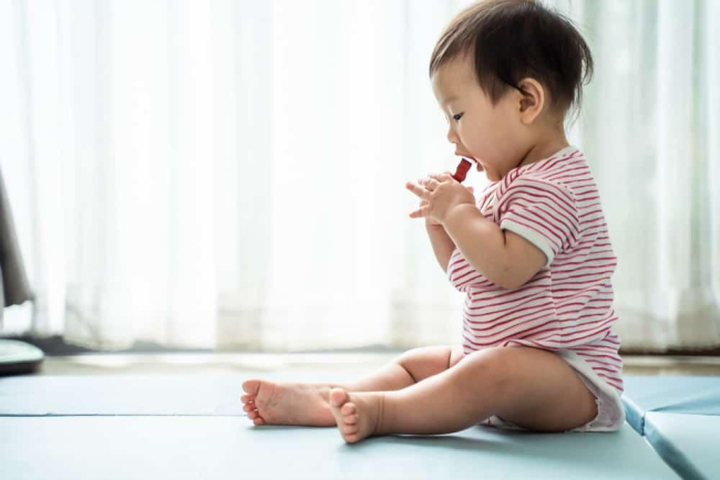 Bé nuốt phải nước hoa có sao không? Xử lý như thế nào an toàn?