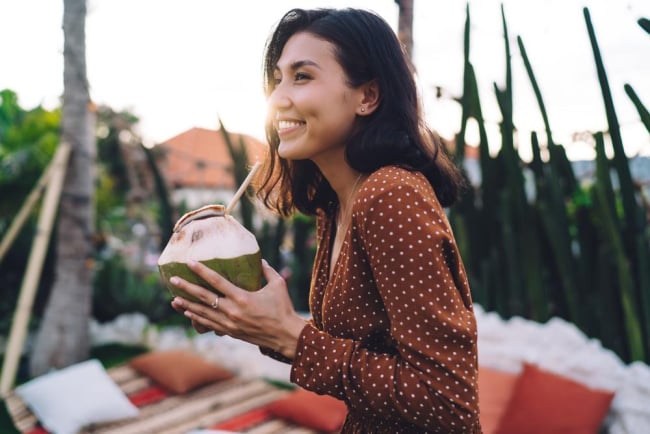 Chữa sỏi thận bằng nước dừa: Thực hư ra sao?