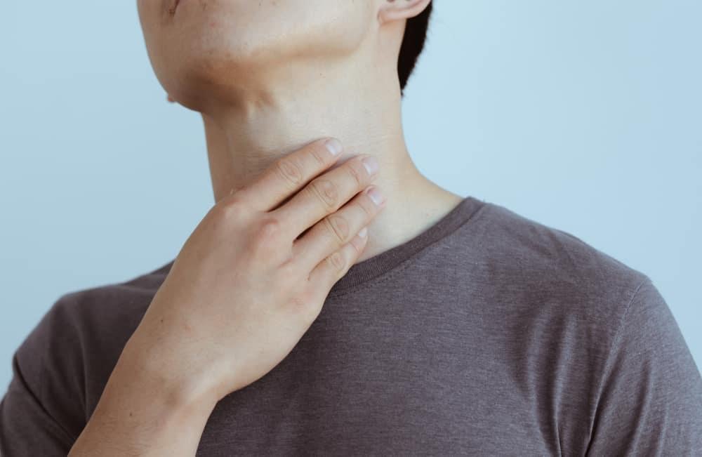 Nguyên nhân đau yết hầu là gì? Bạn nên làm sao để giảm đau?