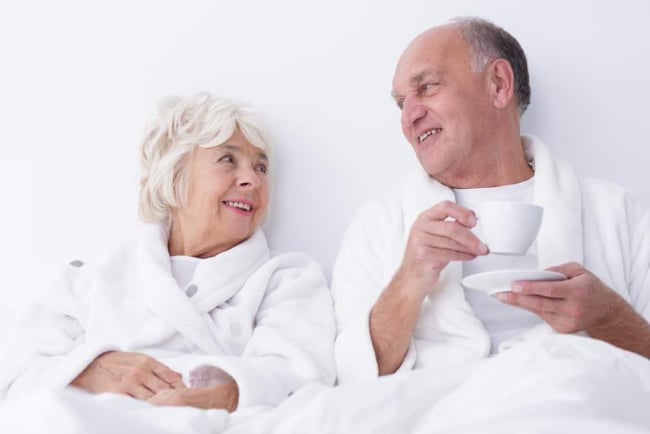 Phụ nữ trên 60 tuổi còn ham muốn không? Lợi ích của tình dục với người cao tuổi