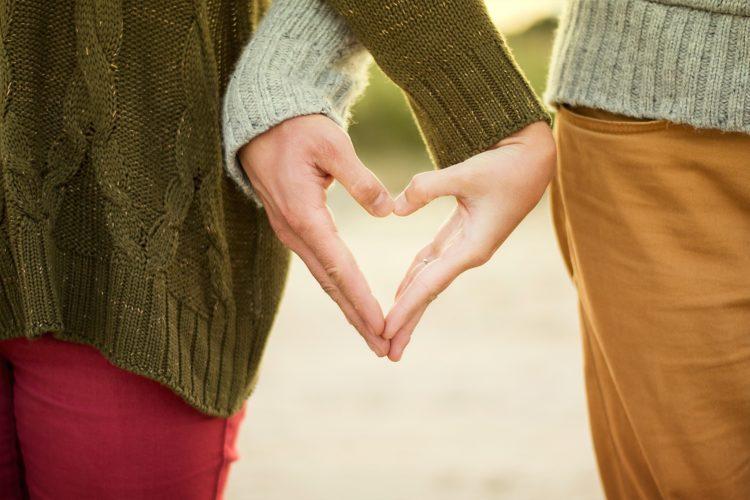 Platonic love là gì? Tình yêu thuần khiết liệu có tồn tại?