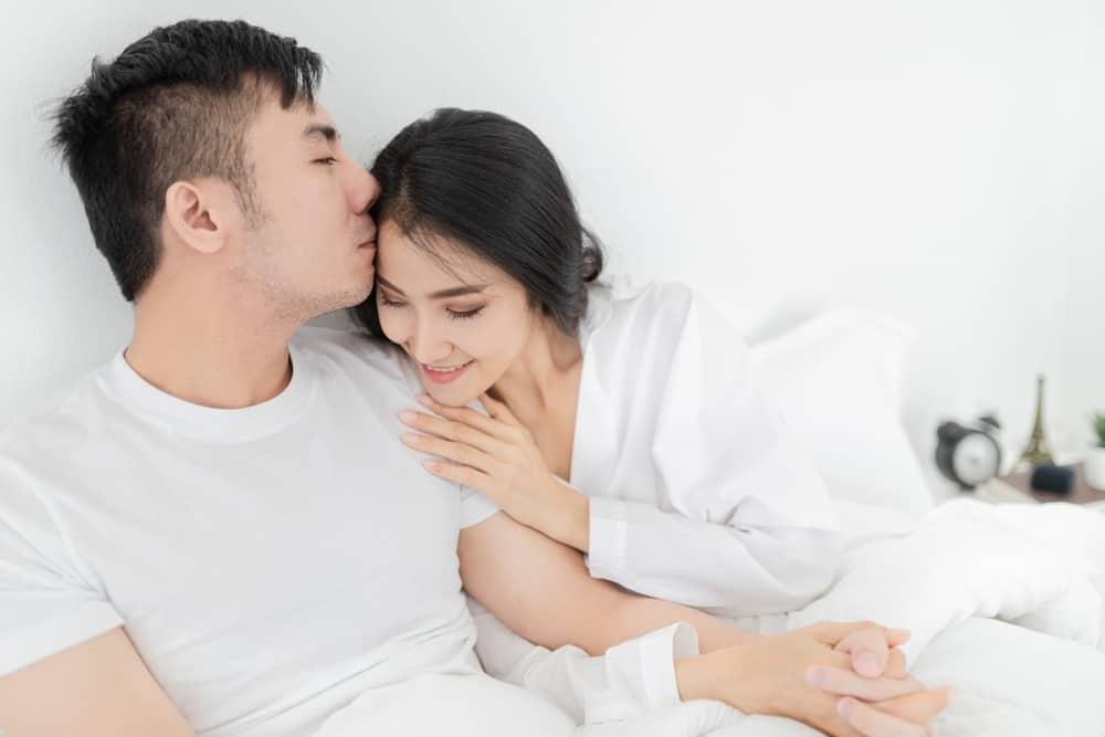 5 ngôn ngữ tình yêu là gì? Bạn thuộc loại nào trong 5 loại?