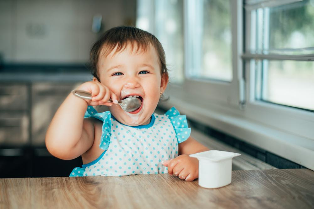 Lời đáp từ chuyên gia: Có nên cho bé ăn sữa chua hàng ngày không?