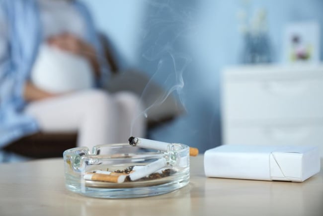 Mẹ bầu hít phải khói thuốc lá - Tìm hiểu tác hại và cách phòng tránh