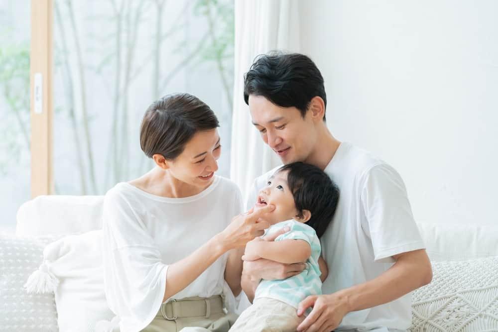 Mẹ bầu ăn gì để con có má lúm đồng tiền? 4 mẹo hay nặn má lúm cho bé