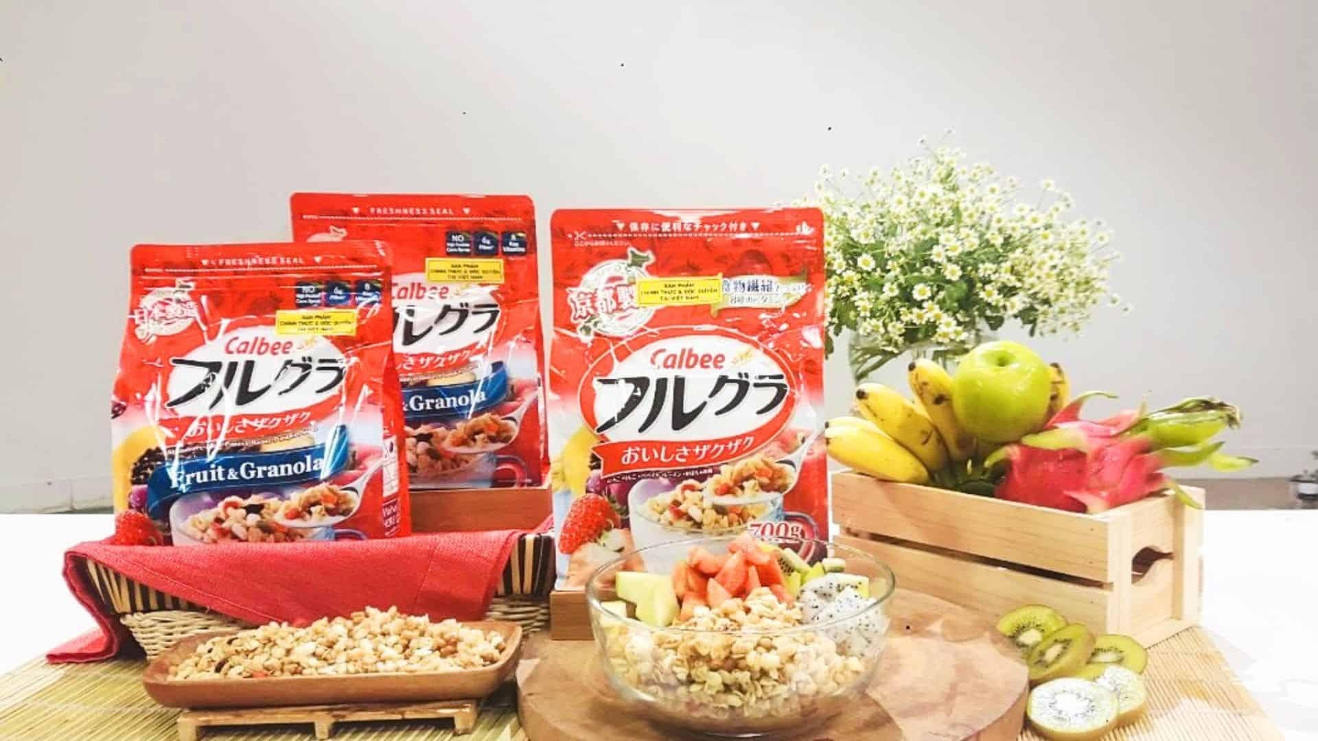 Bột ngũ cốc granola trái cây dinh dưỡng Calbee