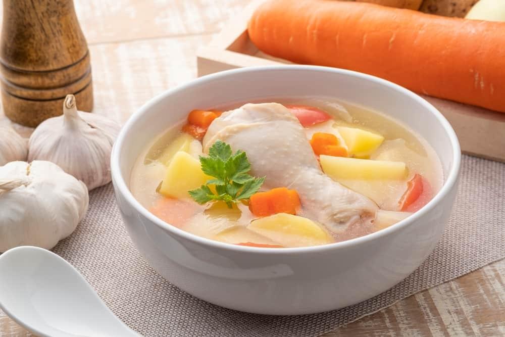 Người bị ho có ăn được thịt gà không?