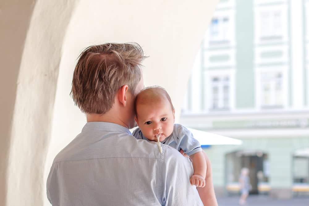 Trẻ bị nôn nhiều không sốt không đi ngoài: Bố mẹ cần làm gì?