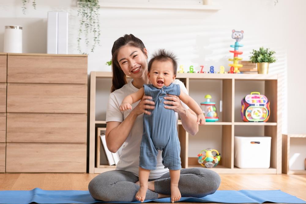 Nuôi con bằng sữa mẹ: Tưởng không dễ mà dễ không tưởng