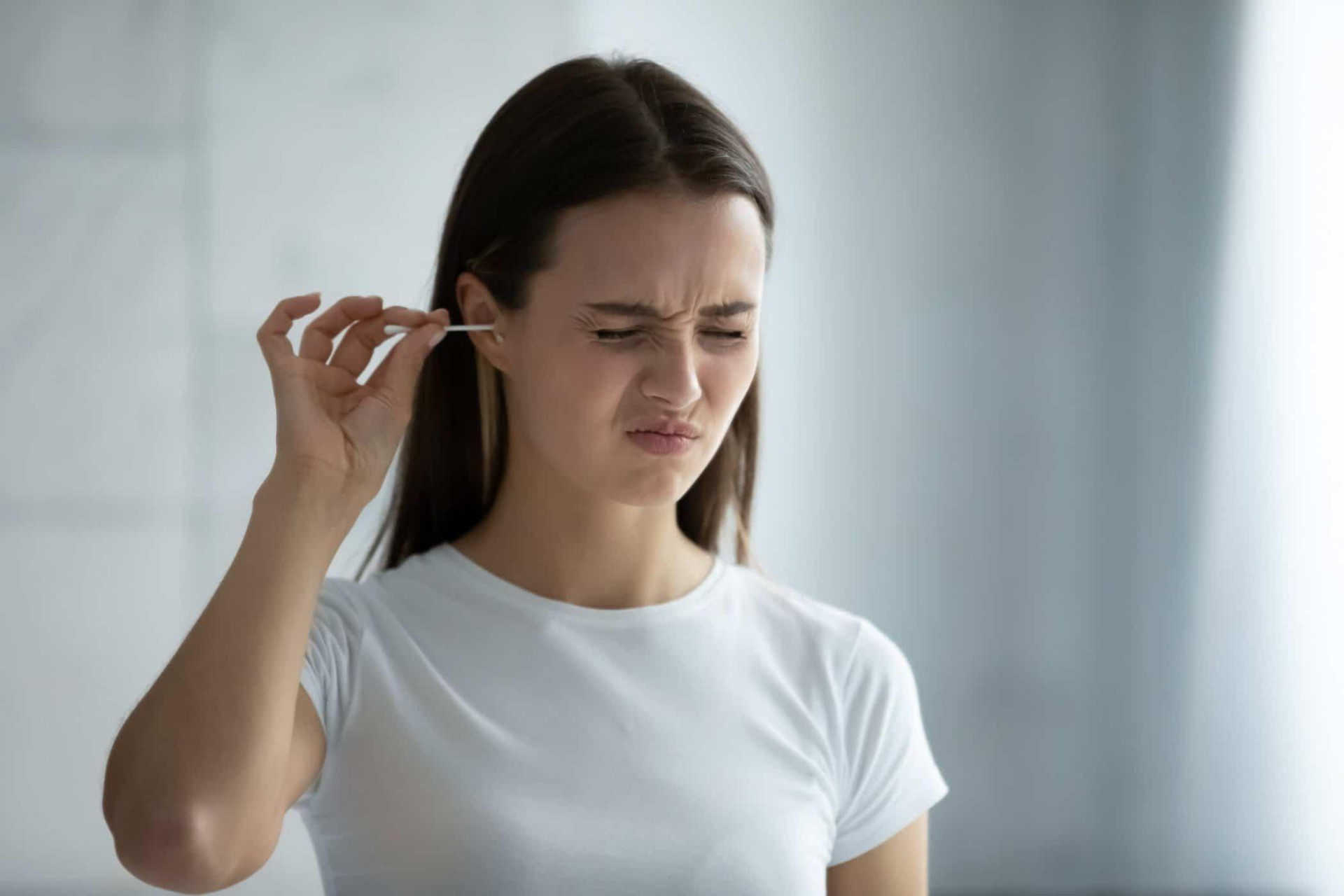 Chuyên gia giải đáp thắc mắc: nút ráy tai sẽ gây ra hậu quả gì? cách