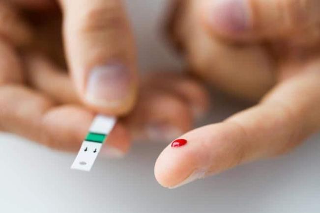 Máy đo đường huyết Omron có tốt không? Giá bao nhiêu?
