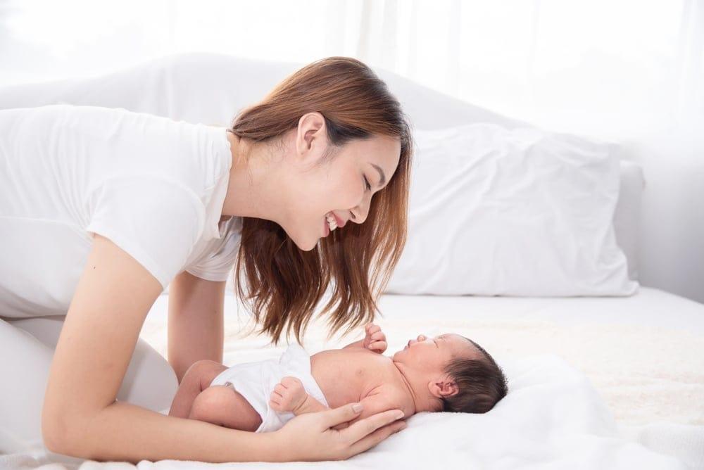 Lang ben ở trẻ sơ sinh có nguy hiểm không? Chữa trị như thế nào?