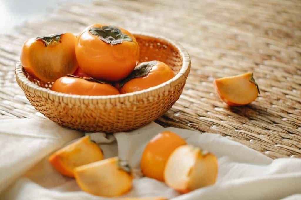 Hồng giòn bao nhiêu calo? Ăn hồng có béo không?