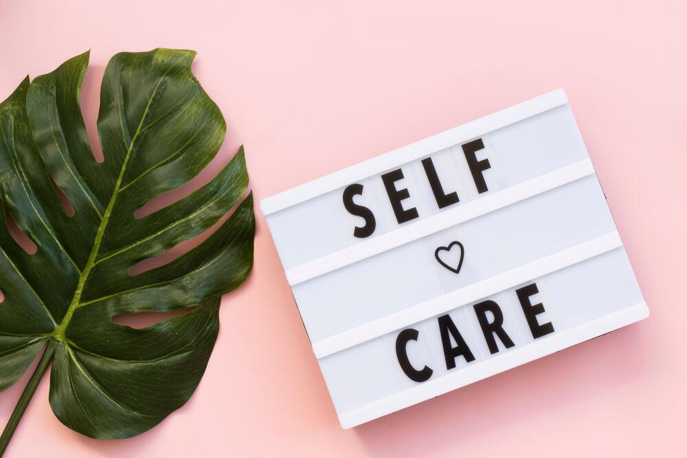 Self care là gì? Cách yêu thương bản thân và tận hưởng cuộc sống