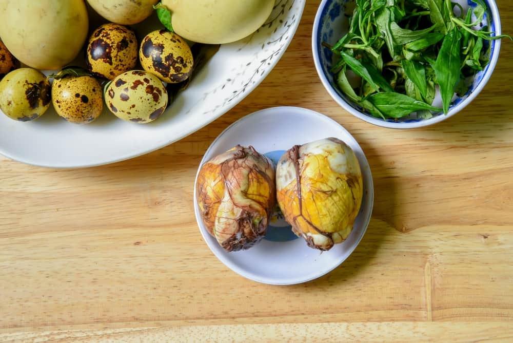 Trứng vịt lộn bao nhiêu calo? Ăn trứng vịt lộn có béo không?