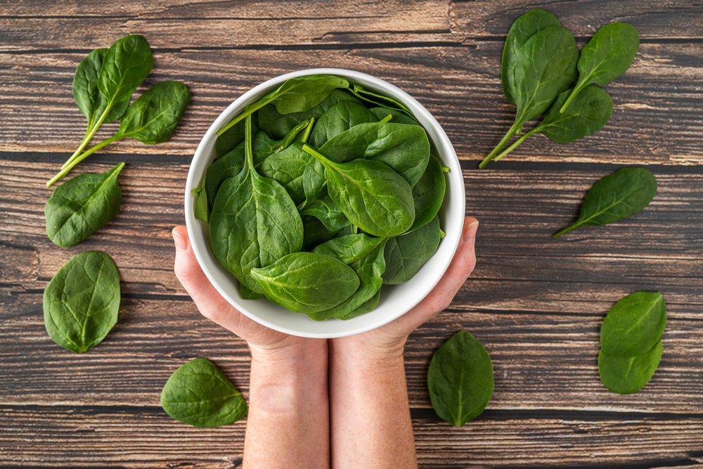 Cải bó xôi kỵ gì? 5 thực phẩm tránh kết hợp và 5 đối tượng không nên ăn