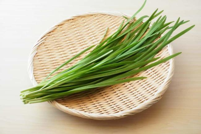 Cách trị ho bằng lá hẹ an toàn và hiệu quả tại nhà