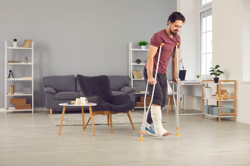 Gãy xương không bó bột có sao không? Xương có tự lành không?