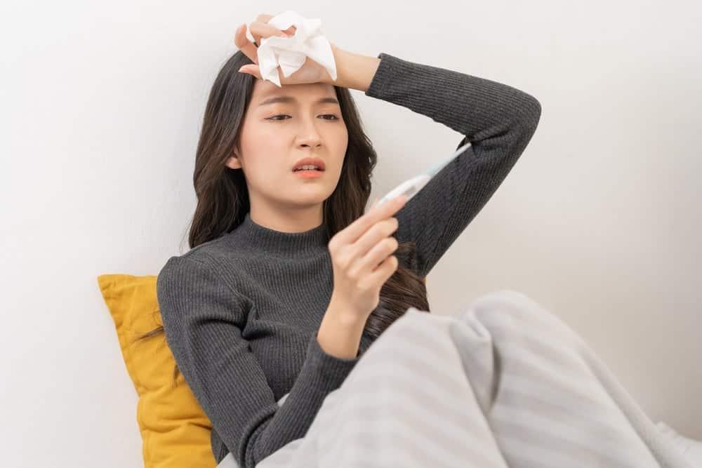 Thuốc hạ sốt Doliprane: công dụng, cách dùng và những lưu ý cần biết