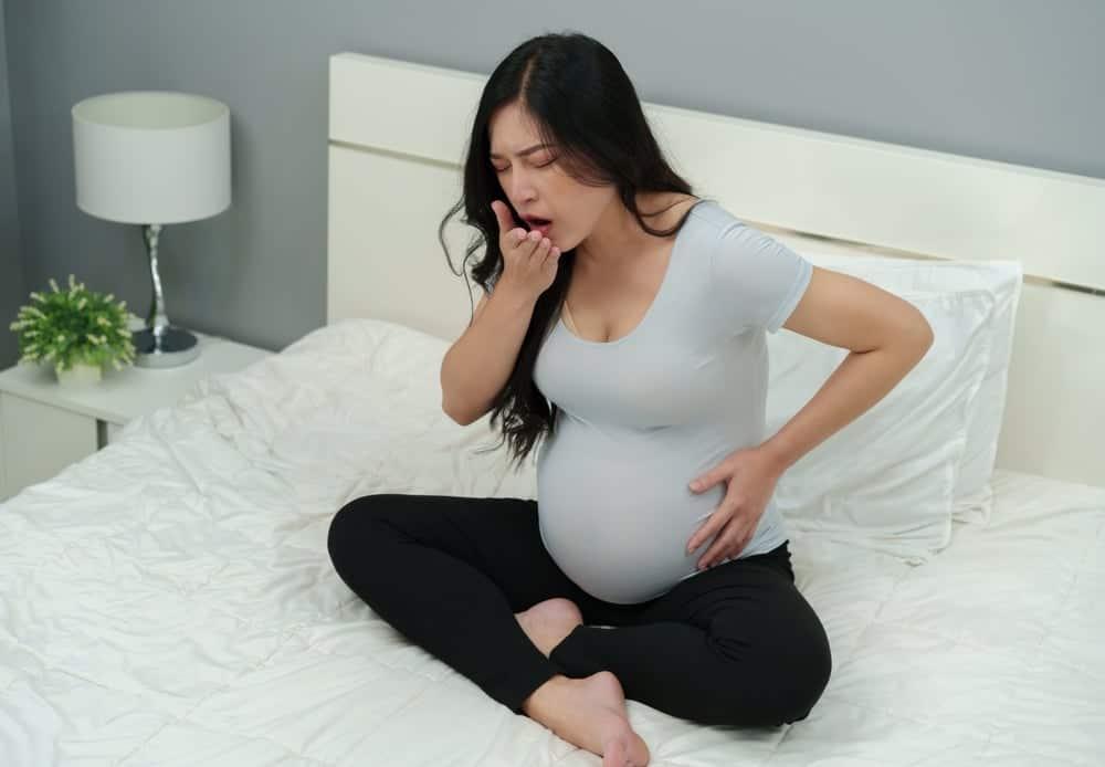 Bà bầu bị ho về đêm: Nguyên nhân do đâu, điều trị thế nào?