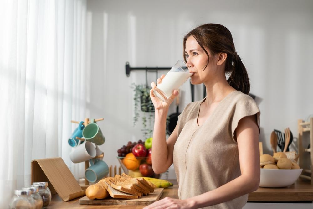 Người tiểu đường nên uống sữa vào thời điểm nào trong ngày?