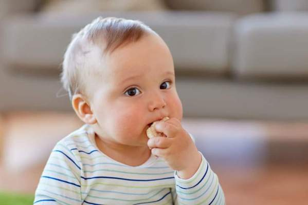 Bé 1 tuổi ăn được bánh gạo One One không? Cha mẹ cần lưu ý gì?