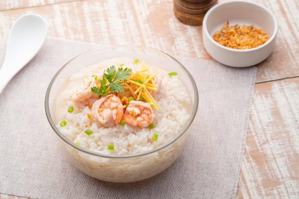 Bé mấy tháng ăn được tôm? Cha mẹ cần lưu ý gì khi tập cho trẻ ăn tôm?