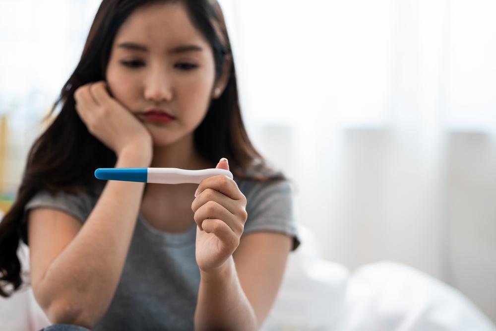 Giải đáp thắc mắc: Chửa trứng thử que có lên 2 vạch không?