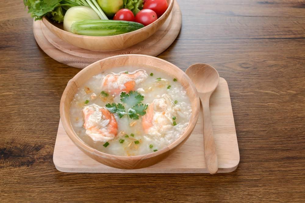 Cháo tôm kỵ với rau gì? Lưu ý quan trọng khi nấu cháo tôm cho bé