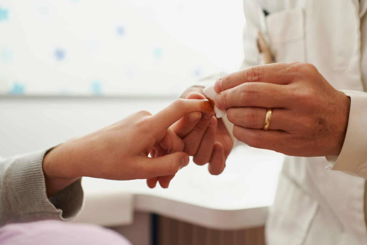 Khử trùng liệu đã đủ? Cách điều trị vết thương, vết cắt và vết bỏng nhẹ