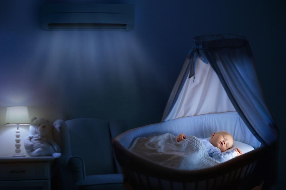 Giải đáp thắc mắc: Trẻ sốt có nên nằm máy lạnh không?