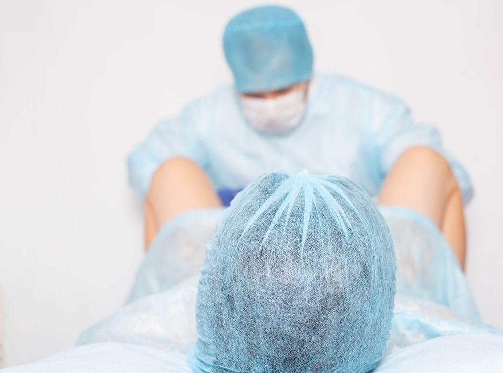 Rửa vết khâu tầng sinh môn bằng gì cho bớt đau và mau lành?