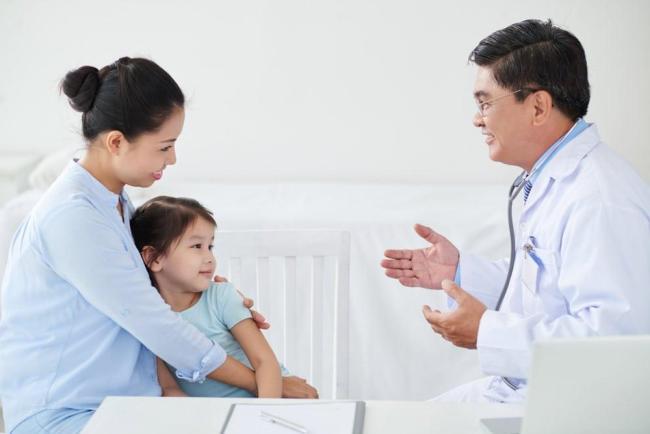 Giải đáp thắc mắc: Nên tiêm viêm não mô cầu AC hay BC cho trẻ?