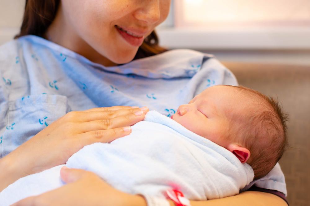 Review công thức sữa đột phá với 6 HMOs đầu tiên và duy nhất tại Việt Nam cùng 2 tỷ lợi khuẩn - "Tuyệt chiêu" giúp con tiêu hóa khỏe, mẹ nuôi con thêm nhàn