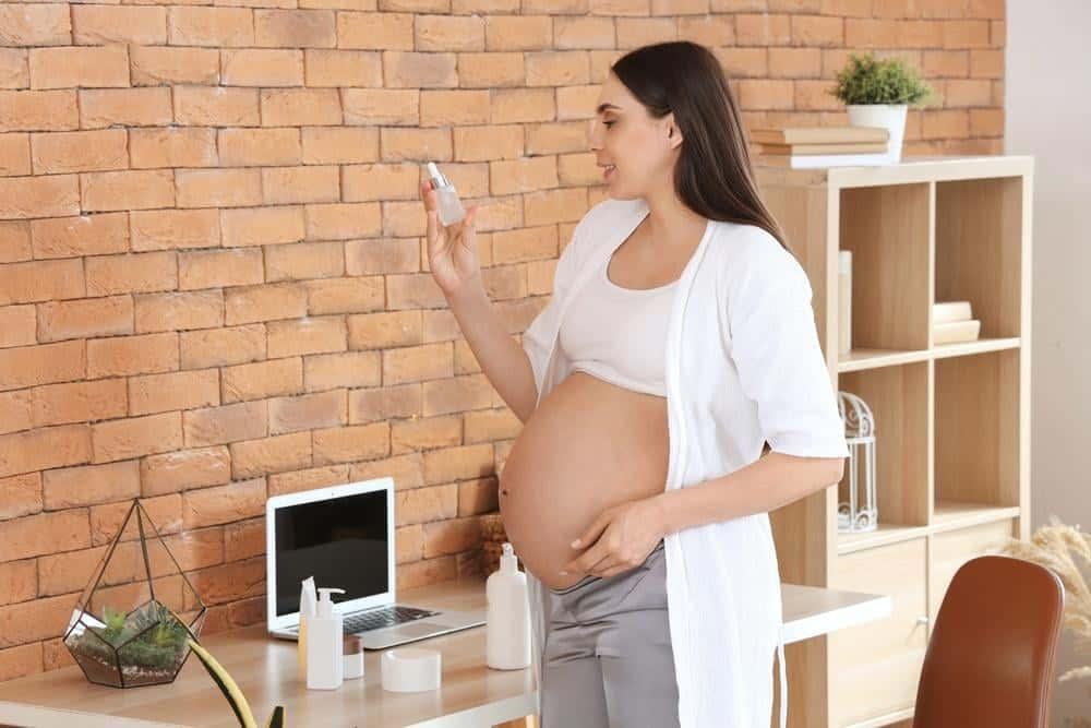 Cách chọn mỹ phẩm dành cho mẹ bầu an toàn và phù hợp với da