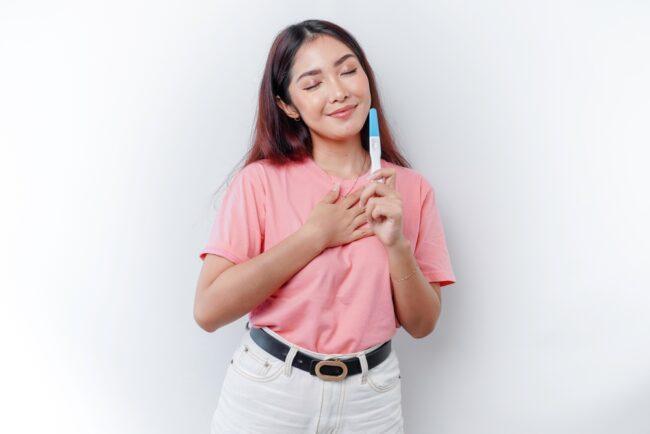 Giải đáp thắc mắc: Muốn có thai thì quan hệ xong nên làm gì?