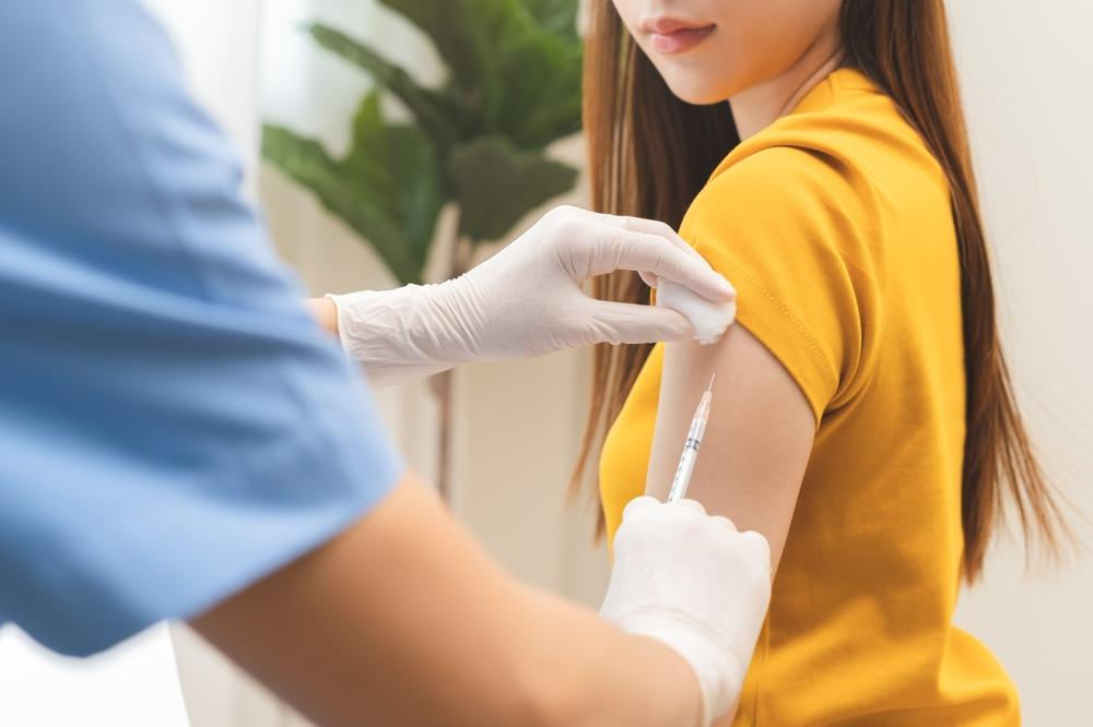 Vắc xin HPV rất quan trọng với sức khỏe cả nam và nữ.