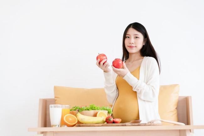 Những dưỡng chất quan trọng trong thai kỳ: Mẹ bầu bổ sung thế nào để mẹ khỏe, bé phát triển tốt?