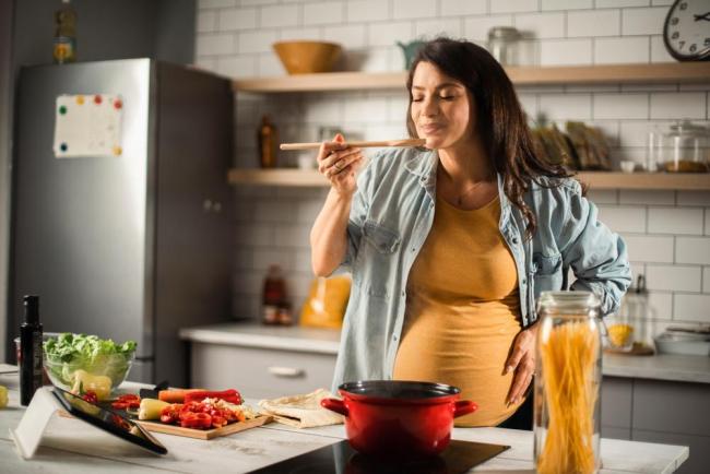 Dinh dưỡng cân bằng cho mẹ bầu: Ăn sao mới đúng chuẩn?
