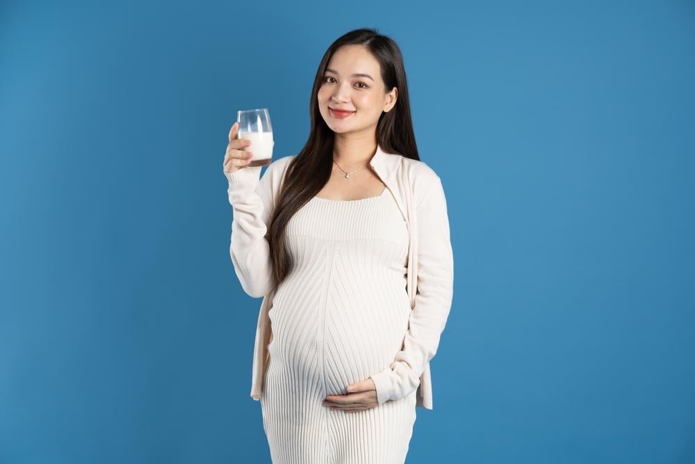 uống sữa bầu