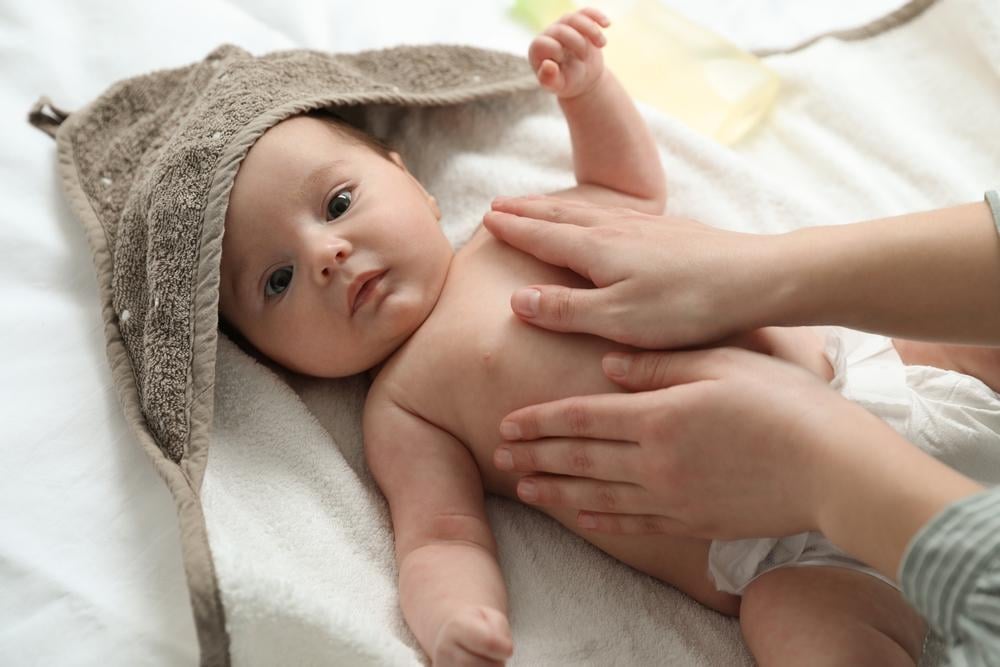 cách massage cho trẻ sơ sinh và trẻ nhỏ