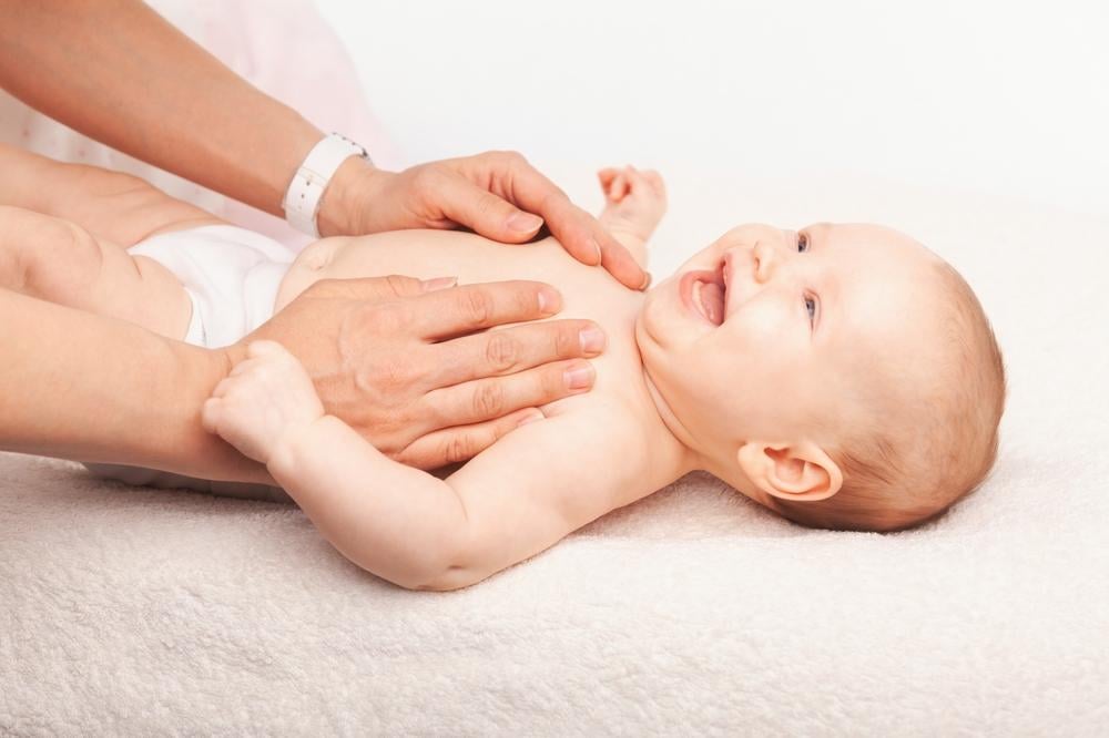Các lợi ích của việc massage cho bé
