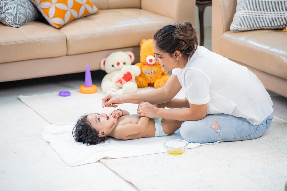 Hướng dẫn cách massage cho trẻ sơ sinh để con ngủ ngon, tiêu hóa tốt