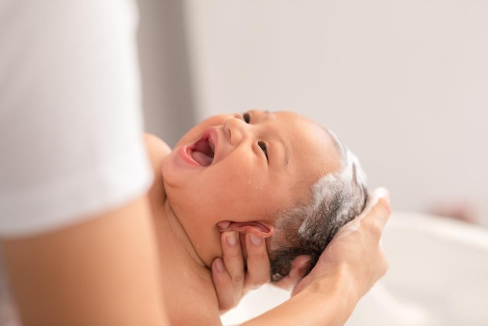 cách tắm cho bé sơ sinh, cách tắm cho bé sơ sinh tại nhà, cách tắm cho trẻ sơ sinh chưa rụng rốn, cách tắm cho trẻ sơ sinh 1 tháng tuổi