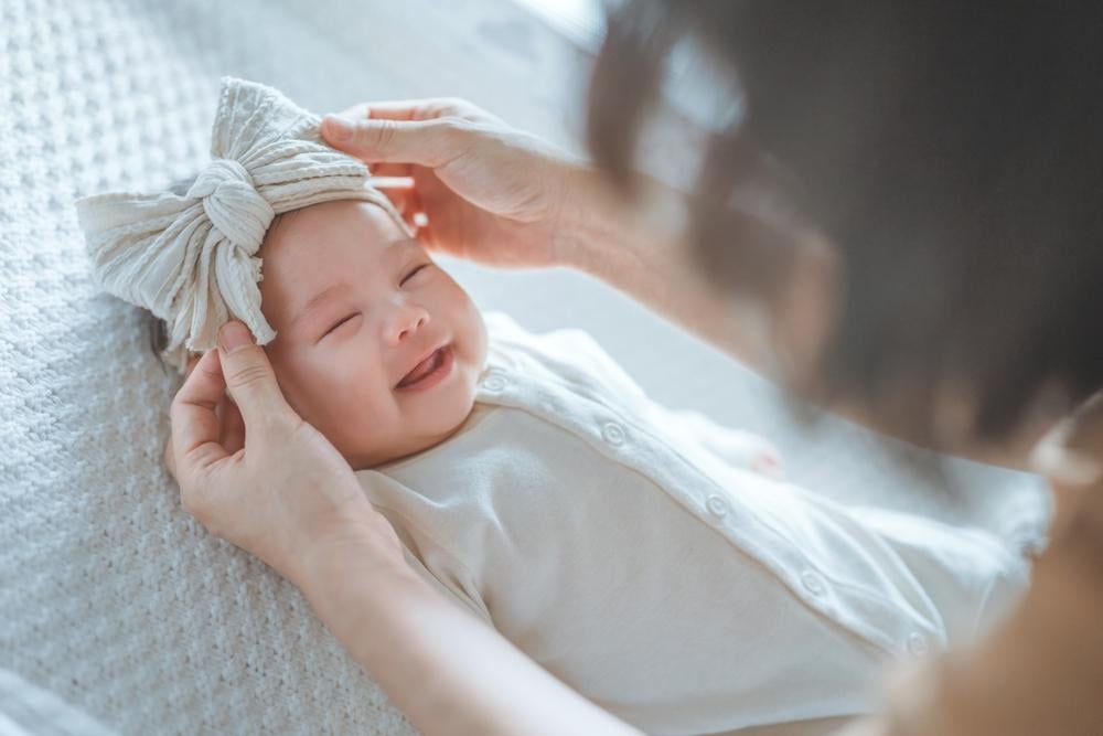 chăm sóc bé tháng đầu sau sinh
